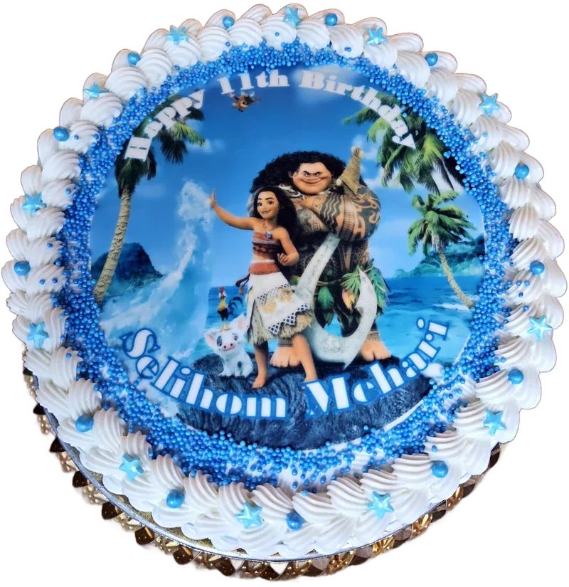 Round photo-print cake with a couple's picture